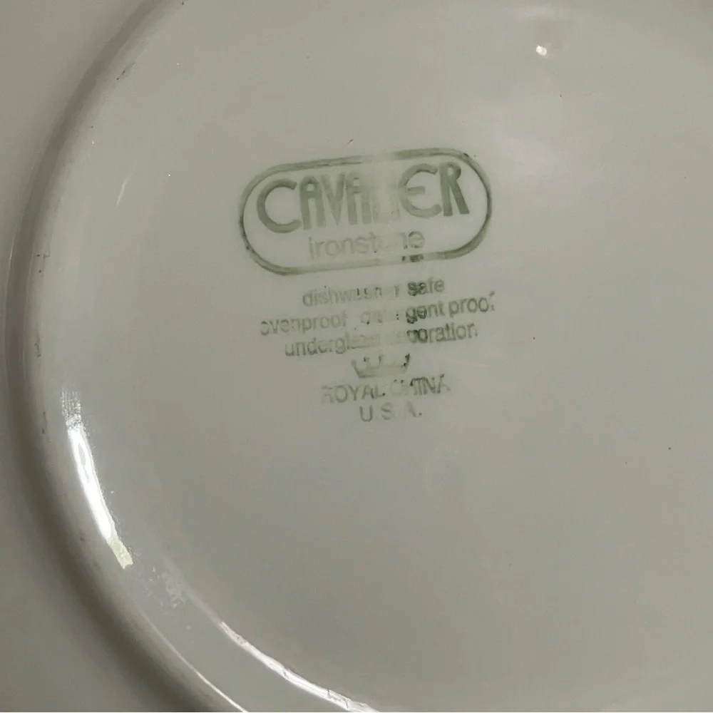 VINTAGE ROYAL CHINA CAVALIER DINNER PLATE